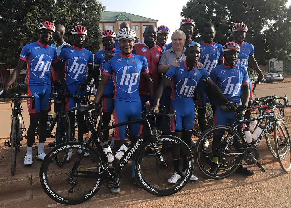 Pierre Zarazir, Sales Manager of Southcomp Polaris (grey shirt, in the center right) congratulates his winning sponsored team Photo credit: Southcomp Polaris