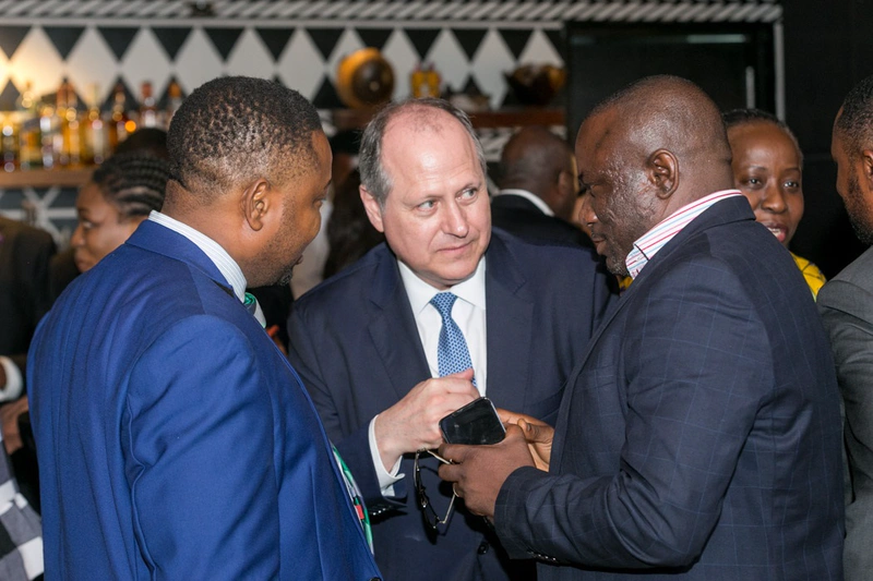 Getting to grips with Cloud services face-to-face: Ernest Sales at the MainOne C-Level dinner. Photo credit: Hewlett Packard Enterprise operated by Selectium