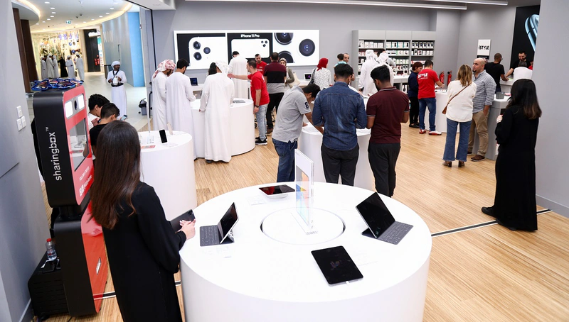 Une gamme complète de produits Apple présentée à l'ouverture du nouveau magasin. Foto: iSTYLE