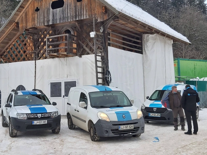 Installing the access points - they can operate stand-alone or in a cluster, with or without a wireless network controller, and the network can be centrally managed and controlled locally or from the cloud. Photo credit: Telekom Slovenije