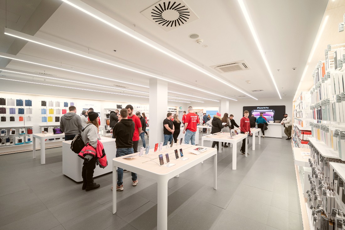 intérieur du magasin de haute technologie