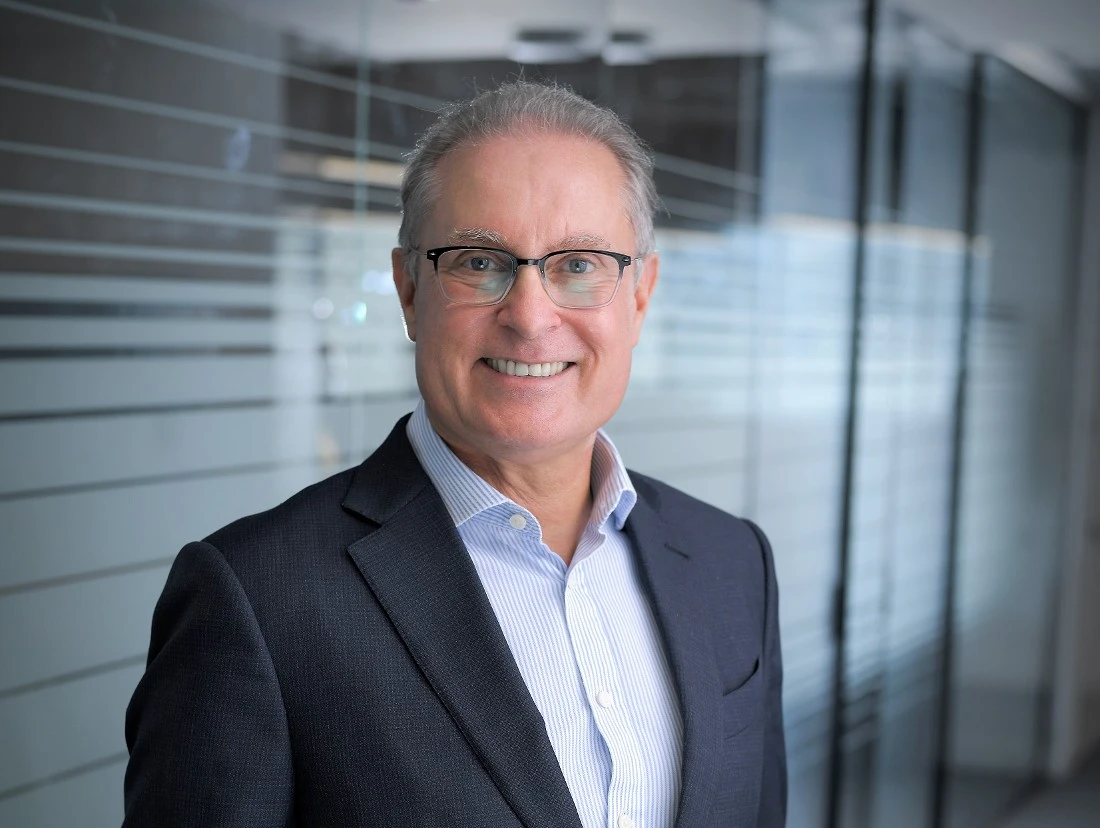 shows a man in a suit in a head and shoulders photo