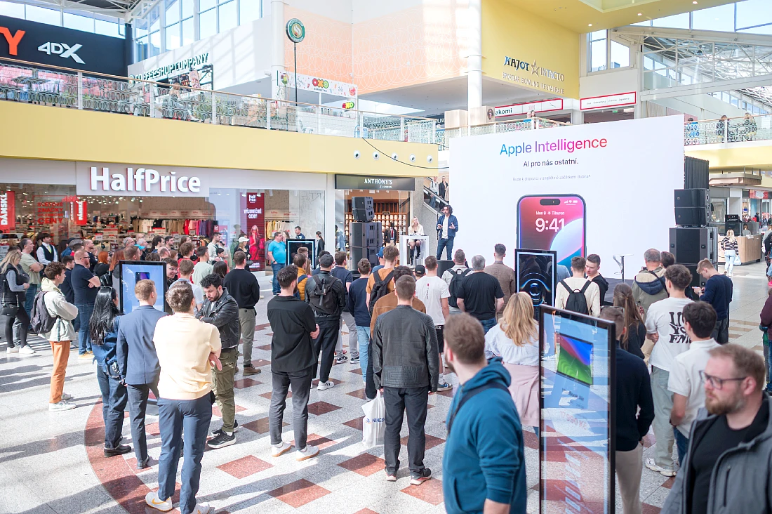 general view of a shopping mall with an Apple presentation taking place