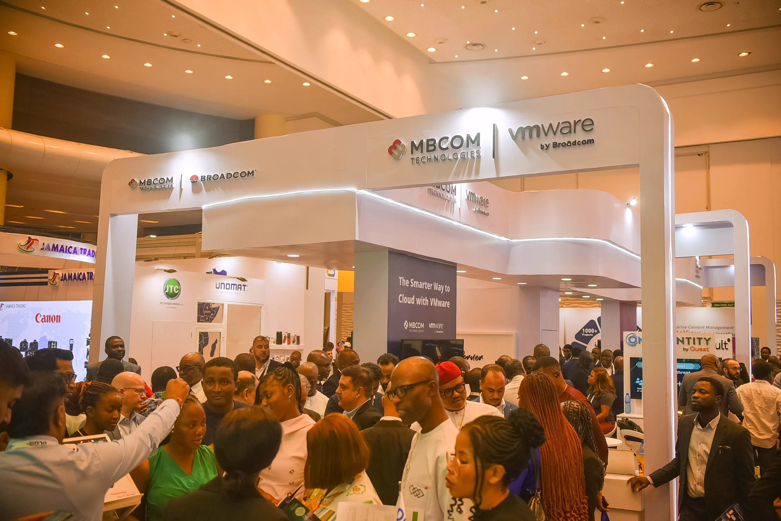 un stand lors d’un événement high-tech au Kenya