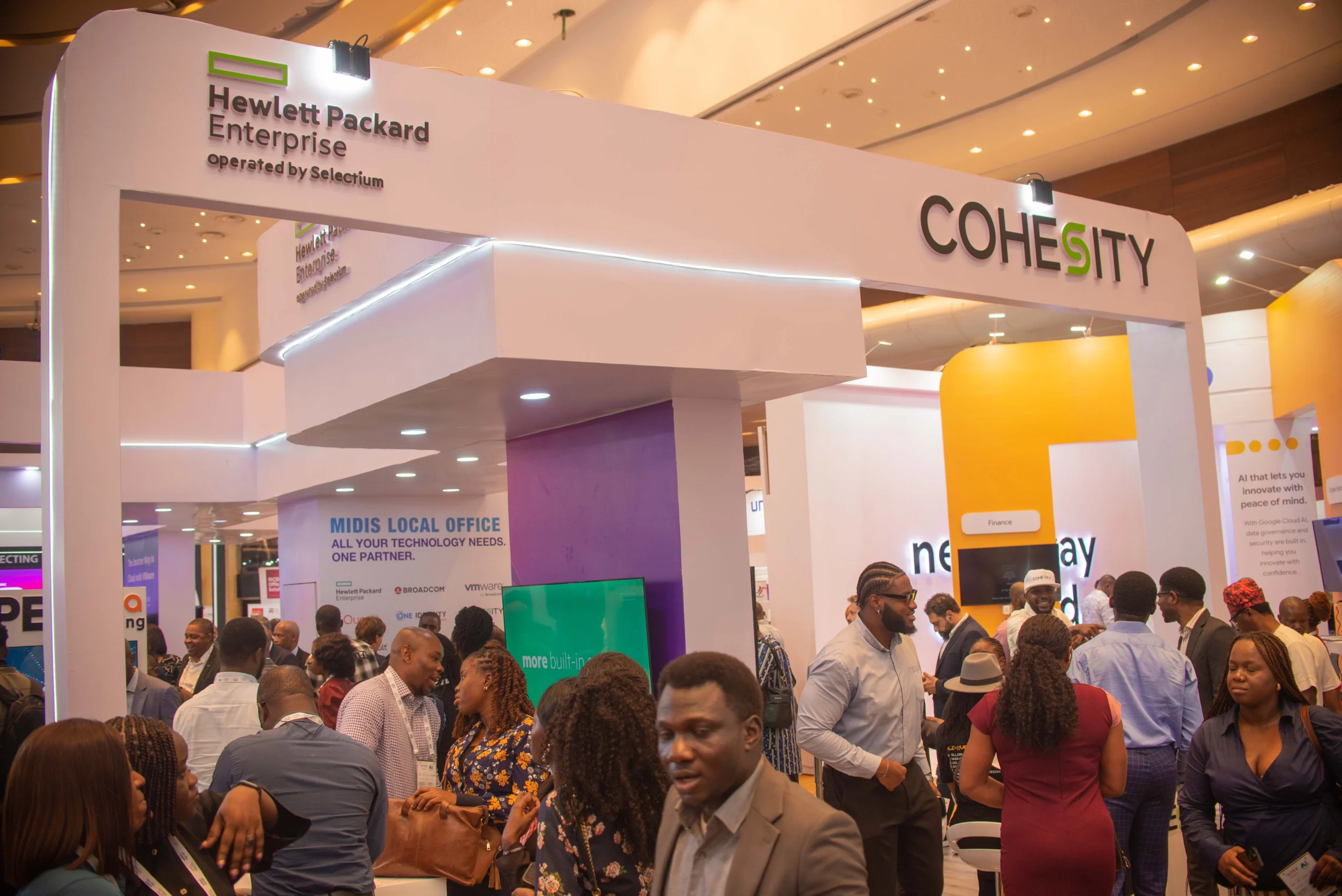 un stand lors d'un salon high-tech au Kenya